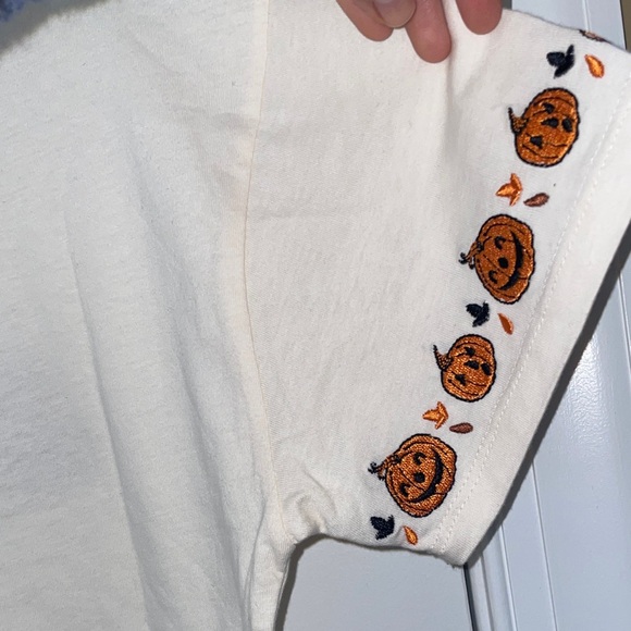 Disney Winnie the Pooh Cream and Orange Pumpkin Tee - Picture 5 of 7